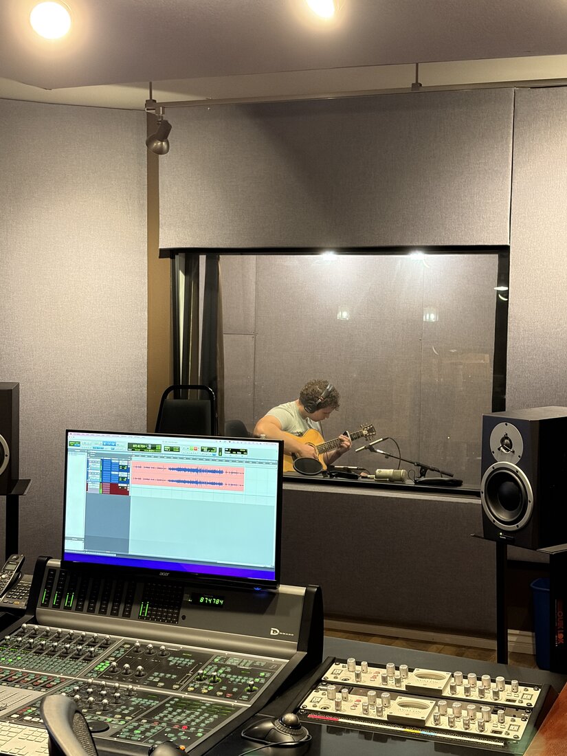 Recording acoustic guitar in stereo